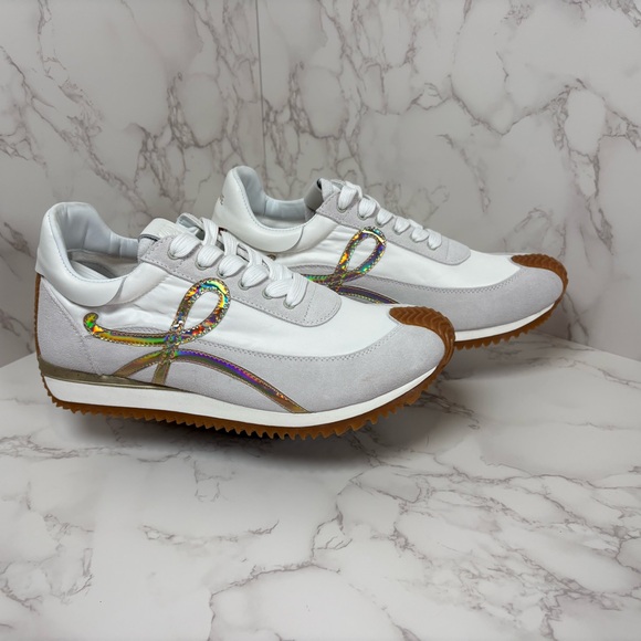 A-1CS-5: GYM SHOES: White & Tan Sneakers w/Iridescent Ribbon Accent, Unisex,NWOT - Picture 4 of 16